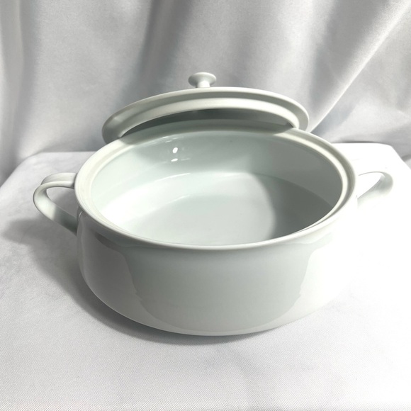 Noritake Angela White Vegetable Dish Round W/ Lid Cook Serveware Collection New - Picture 2 of 9
